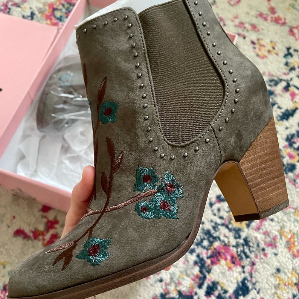 NWT Crown Vintage Booties (Gray)